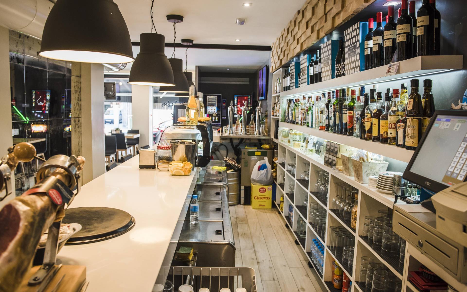BAR EL ÁGUILA - REFORMA COMPLETA